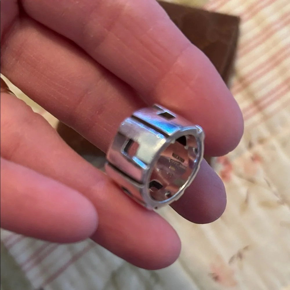 Gucci Chocolate Velvet Pouch with Silver Ring - Picture 4 of 12